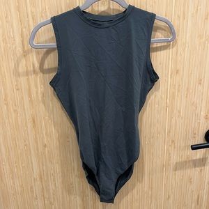 SKIMS FITS EVERYBODY HIGH NECK BODYSUIT